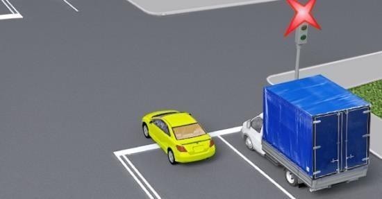 Хто з водіїв порушив Правила дорожнього