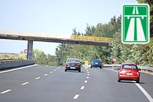 Під час руху на автомагістралі водій чер
