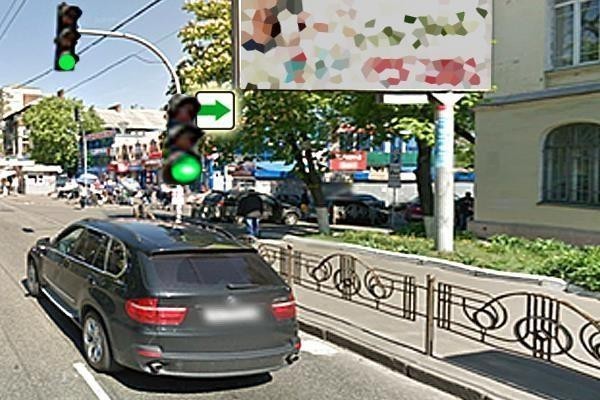 Чи дозволено водію чорного автомобіля по