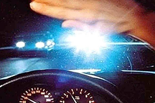 Чи дозволено зупинитися, змінивши смугу 