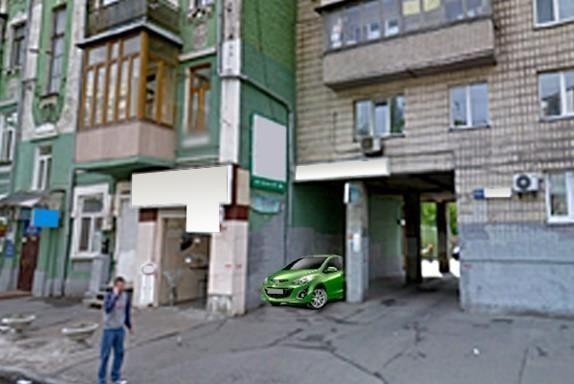Чи дозволено водієві зеленого автомобіля