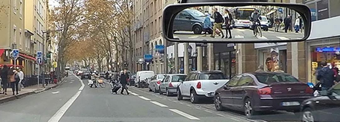 Водій транспортного засобу, наближаючись