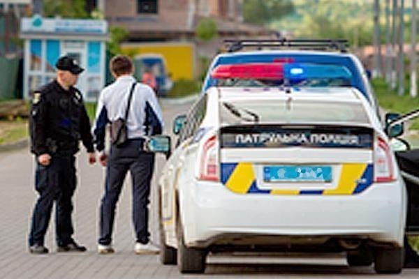 Ви зупинились на вимогу поліцейського. В